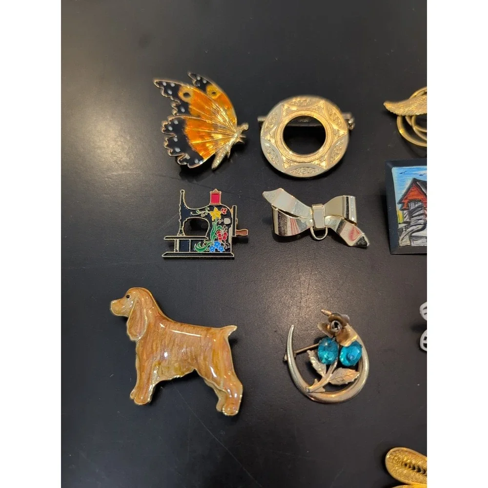 Lot Of 14 Vintage Pins Brooch Dragonfly American Flag Butterfly Sewing Dogs More - Picture 2 of 4